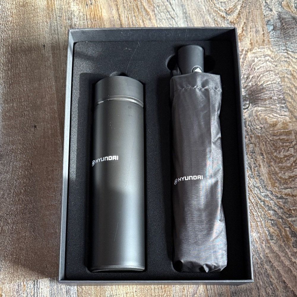 Hyundai | Travel Flask & Umbrella Set
